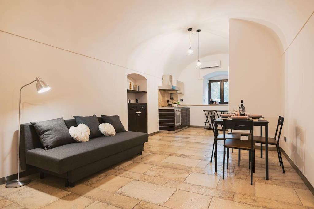 Trani -Suite ❉Marmor - Elegante Casa Storica ❉ Esterno foto