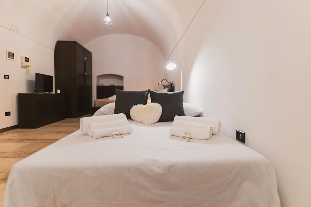Trani -Suite ❉Marmor - Elegante Casa Storica ❉ Esterno foto
